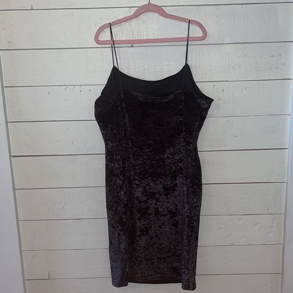 H&M - Black Velour Dress - Size 14 - Picture 3 of 6